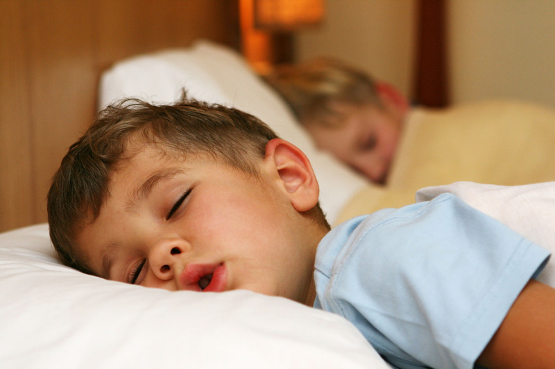 Cinco-rutinas-para-dormir-fácilmente-a-los-niños